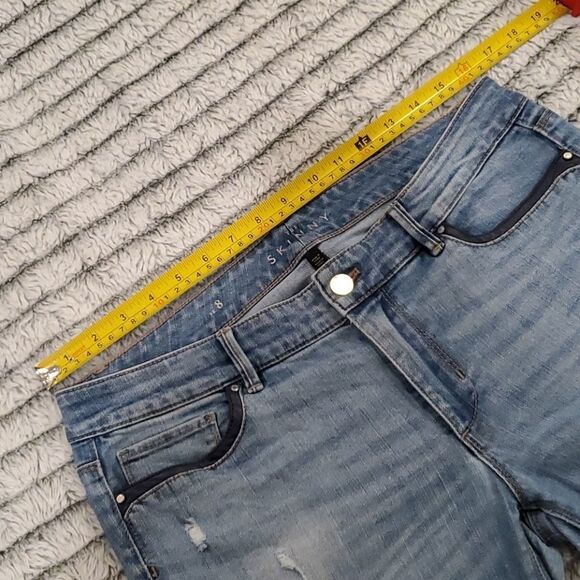 Medium wash White house black market jeans - Picture 3 of 8